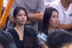 久违！看看这两位是谁？来助阵广东vs广厦了..