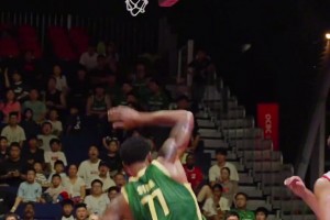 太强了 究竟是谁18岁就在皮蓬头上爆砍25分！