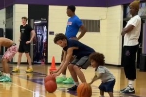 两岁小朋友的基本功... 可以预定2040年选秀状元了！